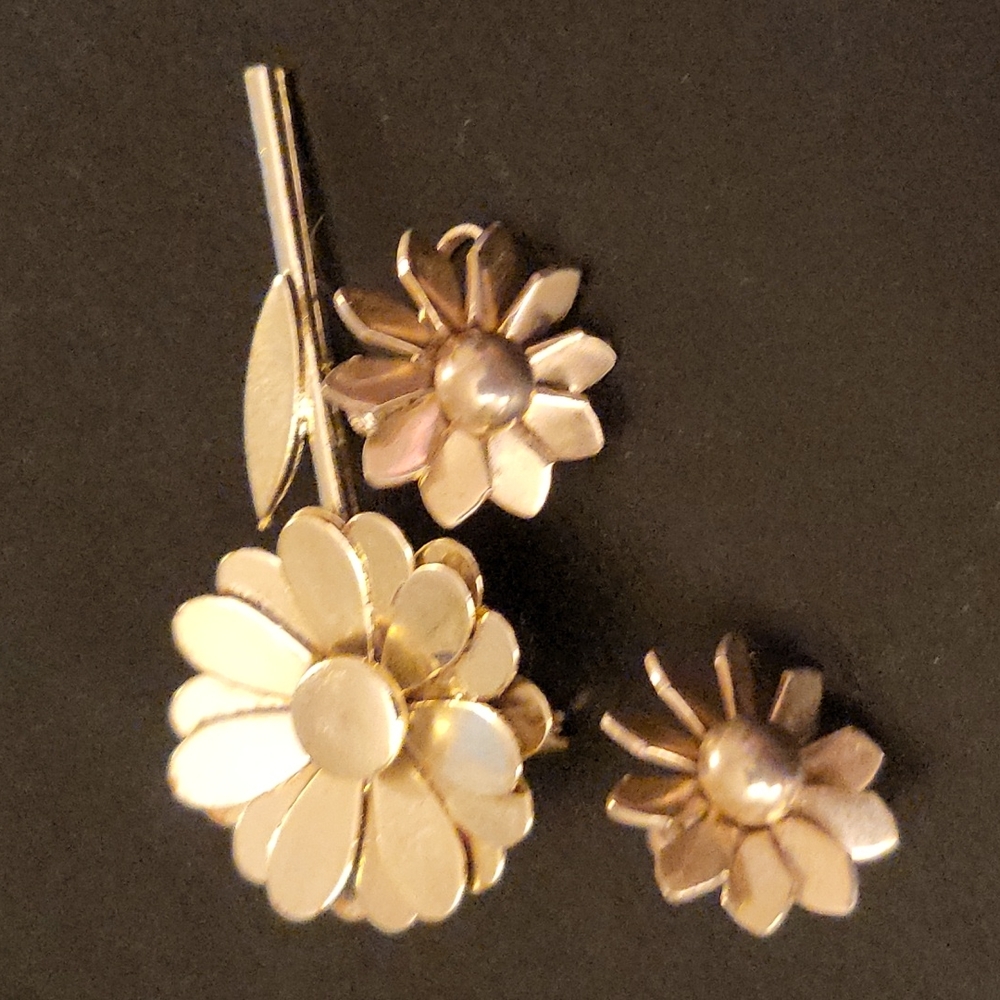 3 piece set, gold daisy
